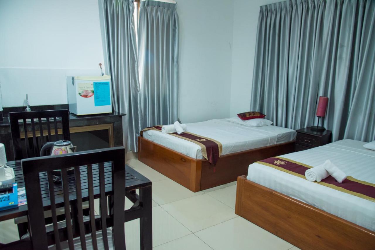 New Season Riverside Hotel Phnom Penh Exterior photo