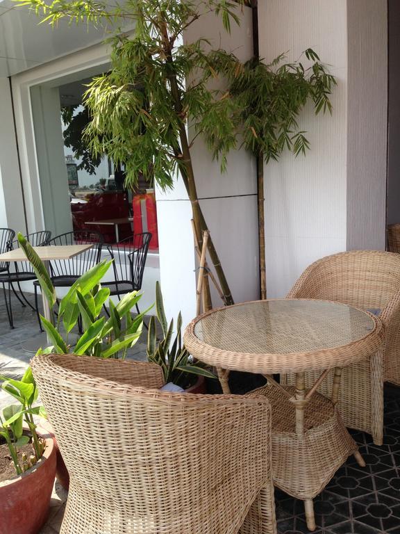 New Season Riverside Hotel Phnom Penh Exterior photo