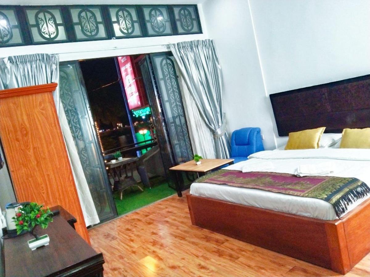 New Season Riverside Hotel Phnom Penh Exterior photo