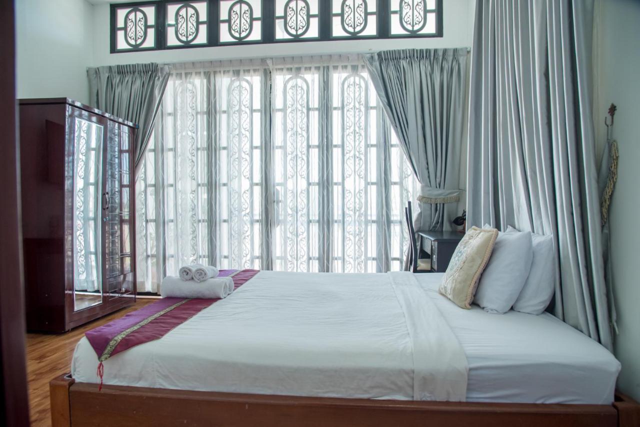 New Season Riverside Hotel Phnom Penh Exterior photo