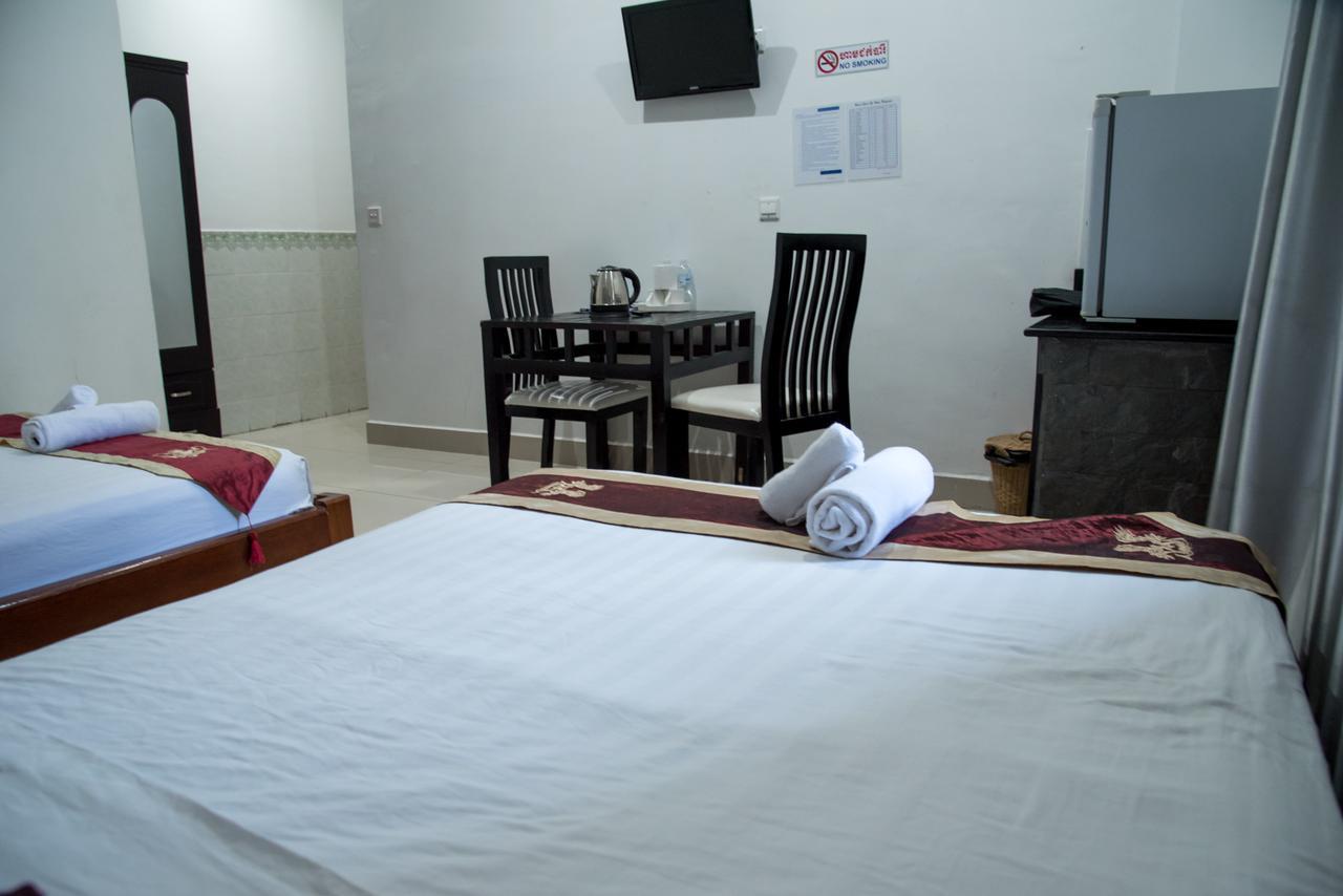 New Season Riverside Hotel Phnom Penh Exterior photo