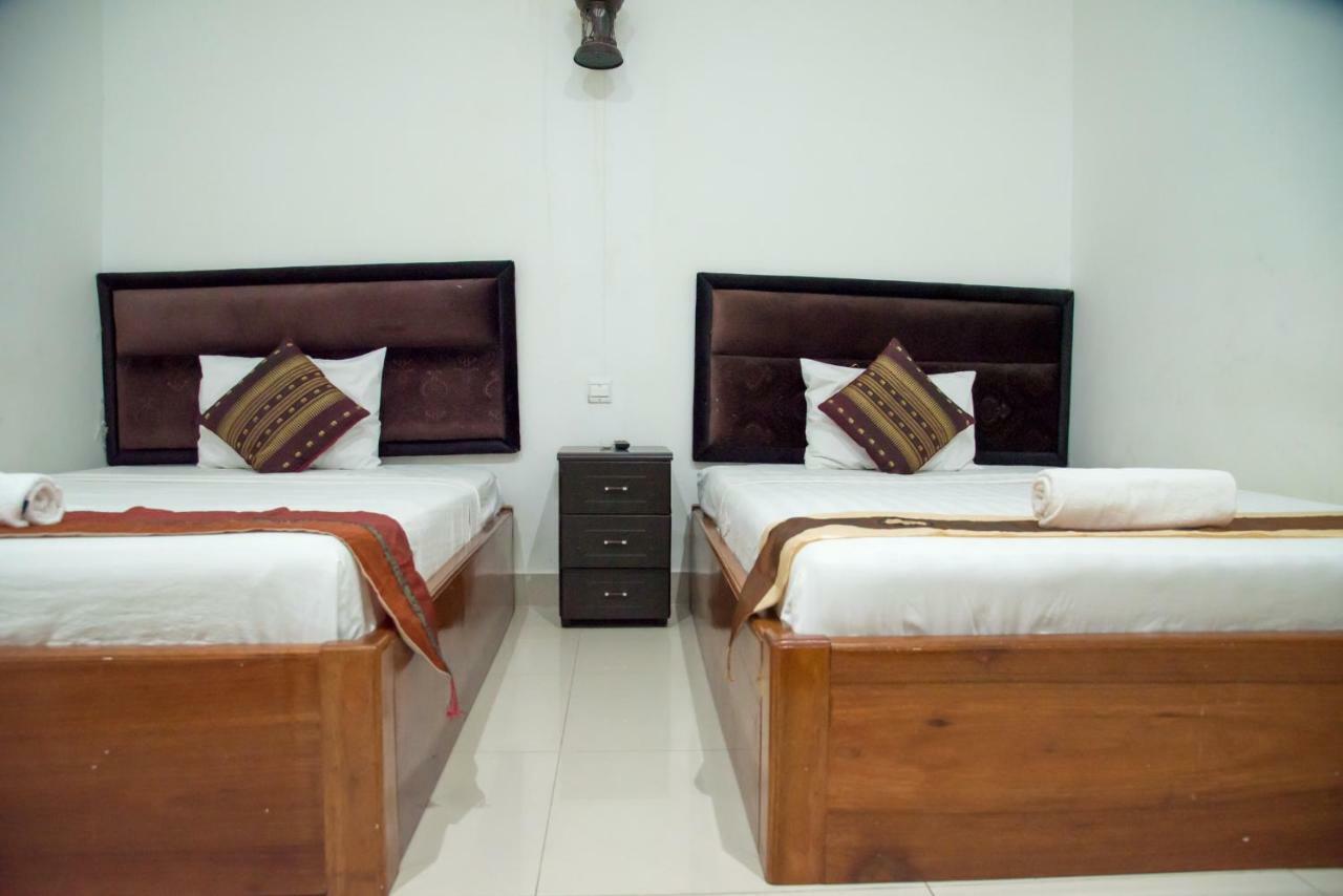 New Season Riverside Hotel Phnom Penh Exterior photo